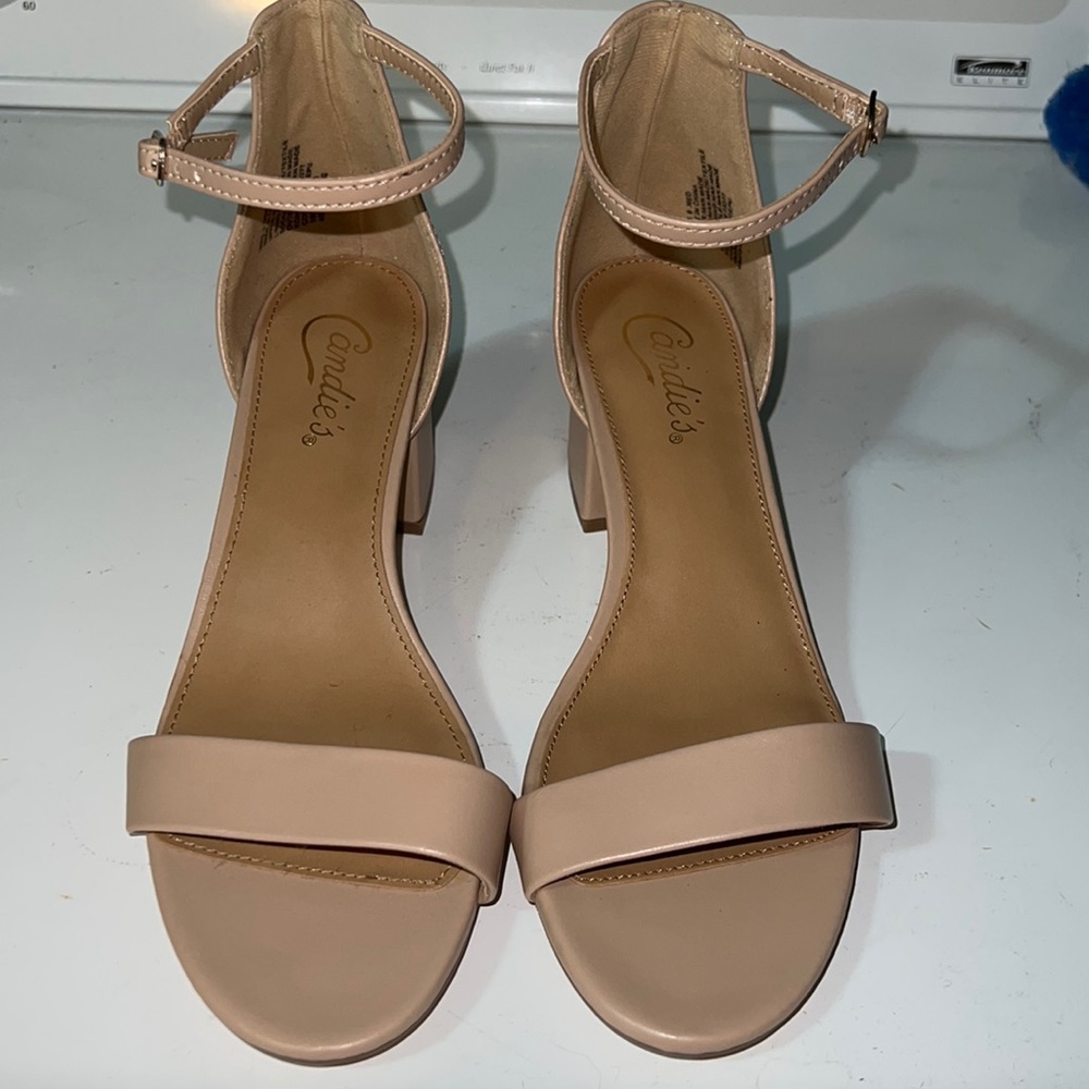 Candie’s dress sandal. Size 8. Like new. Nude.